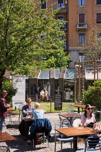 Fotoservizio/SS 2023/DESIGN/EVENTO/THEMOIRÈ/DP2/12