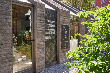 Fotoservizio/SS 2023/DESIGN/EVENTO/THEMOIRÈ/DP2/15