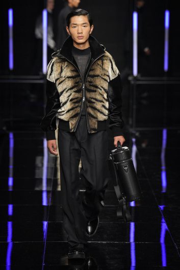 Fotoservizio/FW 24-25/MEN/SFILATA/KB HONG/DP2/24