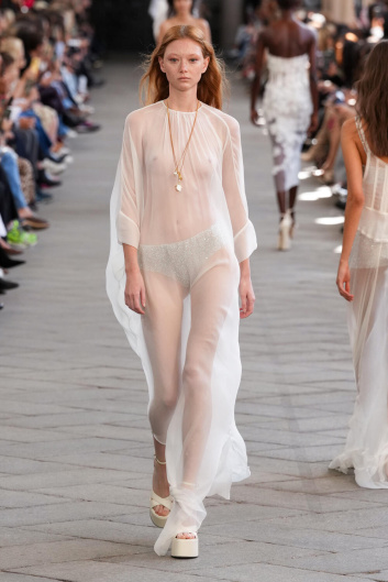 Fotoservizio/SS 2024/WOMEN/SFILATA/ERMANNO SCERVINO/DP2/1