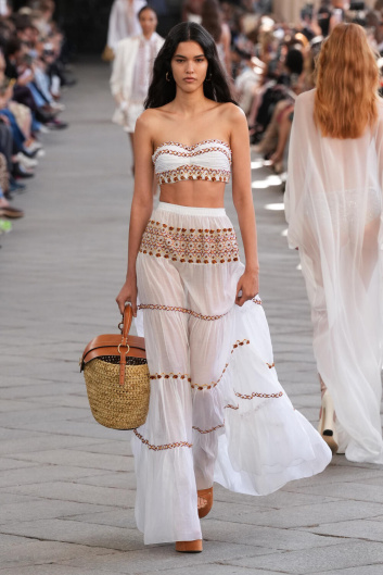 Fotoservizio/SS 2024/WOMEN/SFILATA/ERMANNO SCERVINO/DP2/2