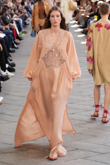 Fotoservizio/SS 2024/WOMEN/SFILATA/ERMANNO SCERVINO/DP2/6