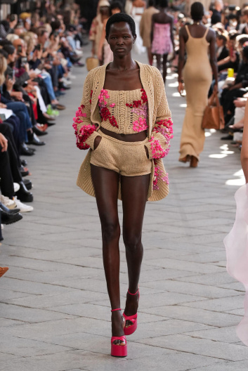Fotoservizio/SS 2024/WOMEN/SFILATA/ERMANNO SCERVINO/DP2/1