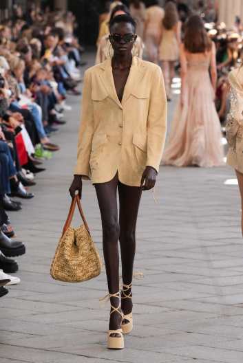 Fotoservizio/SS 2024/WOMEN/SFILATA/ERMANNO SCERVINO/DP2/13
