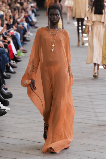 Fotoservizio/SS 2024/WOMEN/SFILATA/ERMANNO SCERVINO/DP2/16
