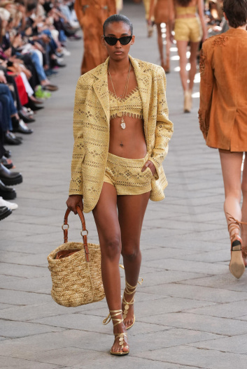 Fotoservizio/SS 2024/WOMEN/SFILATA/ERMANNO SCERVINO/DP2/4