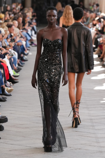 Fotoservizio/SS 2024/WOMEN/SFILATA/ERMANNO SCERVINO/DP2/1