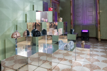 Fotoservizio/SS 2024/WOMEN/PRESENTAZIONE/GIUSEPPE ZANOTTI/DP2/1