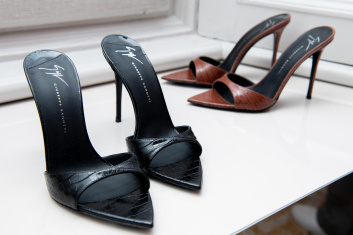 Fotoservizio/SS 2024/WOMEN/PRESENTAZIONE/GIUSEPPE ZANOTTI/DP2/4