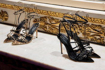 Fotoservizio/SS 2024/WOMEN/PRESENTAZIONE/GIUSEPPE ZANOTTI/DP2/6