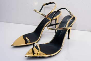 Fotoservizio/SS 2024/WOMEN/PRESENTAZIONE/GIUSEPPE ZANOTTI/DP2/18