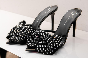 Fotoservizio/SS 2024/WOMEN/PRESENTAZIONE/GIUSEPPE ZANOTTI/DP2/16