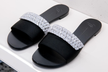 Fotoservizio/SS 2024/WOMEN/PRESENTAZIONE/GIUSEPPE ZANOTTI/DP2/17
