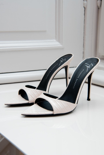 Fotoservizio/SS 2024/WOMEN/PRESENTAZIONE/GIUSEPPE ZANOTTI/DP2/32
