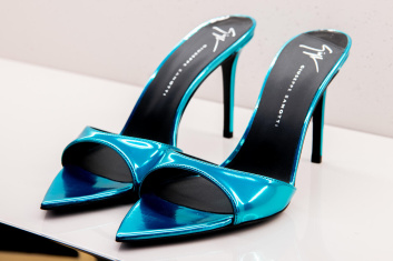 Fotoservizio/SS 2024/WOMEN/PRESENTAZIONE/GIUSEPPE ZANOTTI/DP2/24