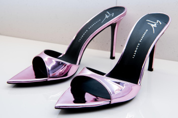 Fotoservizio/SS 2024/WOMEN/PRESENTAZIONE/GIUSEPPE ZANOTTI/DP2/26