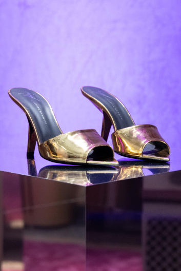 Fotoservizio/SS 2024/WOMEN/PRESENTAZIONE/GIUSEPPE ZANOTTI/DP2/52