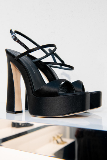 Fotoservizio/SS 2024/WOMEN/PRESENTAZIONE/GIUSEPPE ZANOTTI/DP2/56
