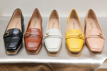 Fotoservizio/SS 2024/WOMEN/PRESENTAZIONE/POLLINI/DP2/8