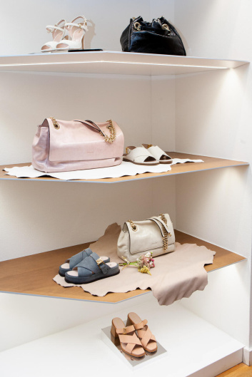 Fotoservizio/SS 2024/WOMEN/PRESENTAZIONE/POLLINI/DP2/5