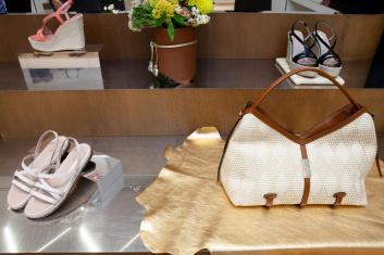 Fotoservizio/SS 2024/WOMEN/PRESENTAZIONE/POLLINI/DP2/7