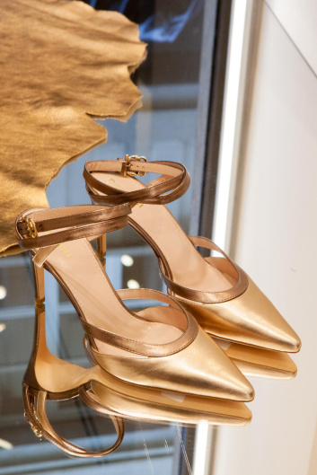Fotoservizio/SS 2024/WOMEN/PRESENTAZIONE/POLLINI/DP2/1