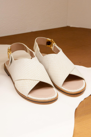 Fotoservizio/SS 2024/WOMEN/PRESENTAZIONE/POLLINI/DP2/3