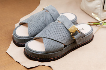 Fotoservizio/SS 2024/WOMEN/PRESENTAZIONE/POLLINI/DP2/5
