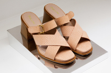 Fotoservizio/SS 2024/WOMEN/PRESENTAZIONE/POLLINI/DP2/6