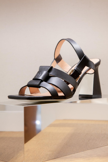 Fotoservizio/SS 2024/WOMEN/PRESENTAZIONE/POLLINI/DP2/29