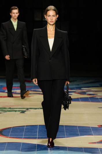 Fotoservizio/SS 2024/WOMEN/SFILATA/BOTTEGA VENETA/DP2/1
