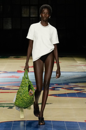 Fotoservizio/SS 2024/WOMEN/SFILATA/BOTTEGA VENETA/DP2/1