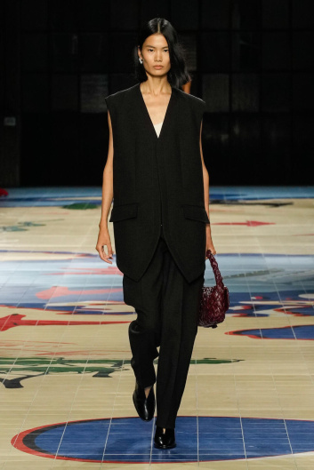 Fotoservizio/SS 2024/WOMEN/SFILATA/BOTTEGA VENETA/DP2/2