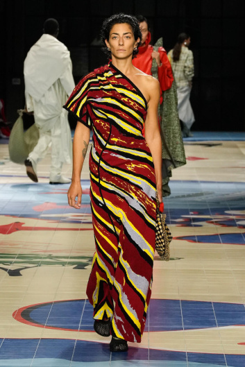 Fotoservizio/SS 2024/WOMEN/SFILATA/BOTTEGA VENETA/DP2/24