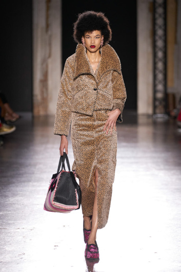 Fotoservizio/SS 2024/WOMEN/SFILATA/MAXIVIVE/DP2/18
