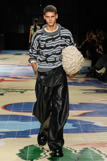 Fotoservizio/SS 2024/WOMEN/SFILATA/BOTTEGA VENETA/DP2/1