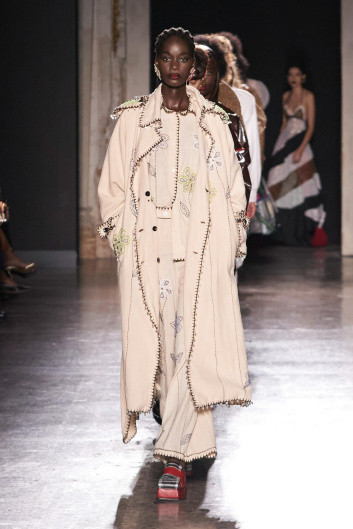 Fotoservizio/SS 2024/WOMEN/SFILATA/MAXIVIVE/DP2/27