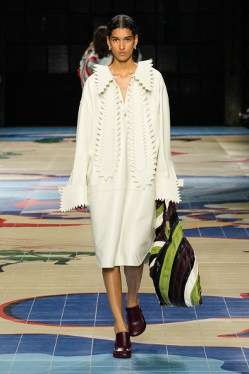 Fotoservizio/SS 2024/WOMEN/SFILATA/BOTTEGA VENETA/DP2/14