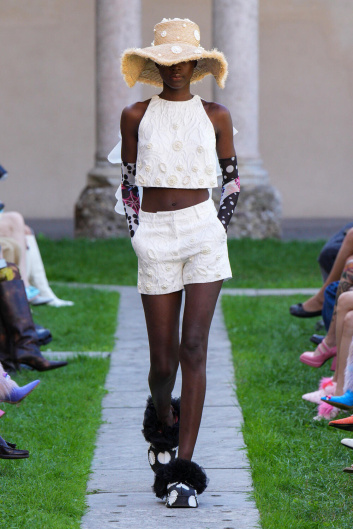 Fotoservizio/SS 2024/WOMEN/SFILATA/SHUTING QIU/DP2/20