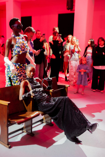 Fotoservizio/SS 2024/WOMEN/PRESENTAZIONE/SSHEENA/DP2/1