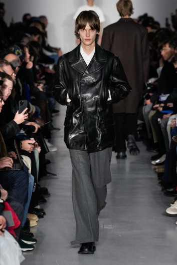 Fotoservizio/FW 24-25/MEN/SFILATA/NEIL BARRETT/DP2/3