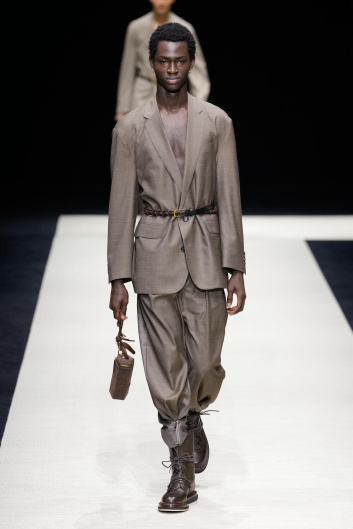 Fotoservizio/SS 2025/MEN/SFILATA/EMPORIO ARMANI/DP2/0