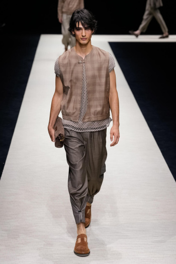 Fotoservizio/SS 2025/MEN/SFILATA/EMPORIO ARMANI/DP2/5