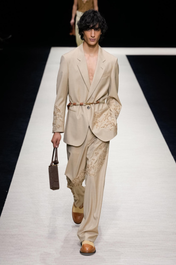 Fotoservizio/SS 2025/MEN/SFILATA/EMPORIO ARMANI/DP2/7