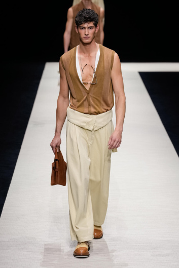 Fotoservizio/SS 2025/MEN/SFILATA/EMPORIO ARMANI/DP2/8