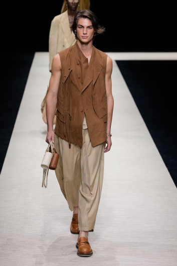 Fotoservizio/SS 2025/MEN/SFILATA/EMPORIO ARMANI/DP2/9