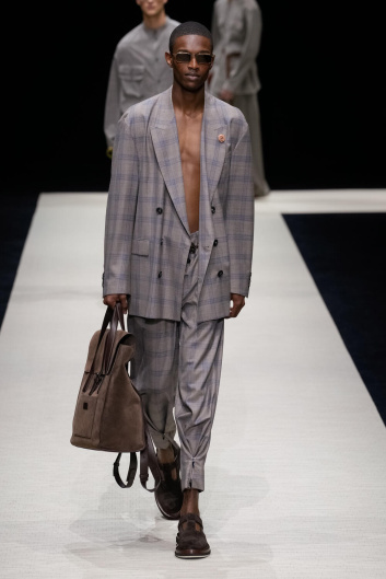 Fotoservizio/SS 2025/MEN/SFILATA/EMPORIO ARMANI/DP2/2