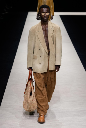 Fotoservizio/SS 2025/MEN/SFILATA/EMPORIO ARMANI/DP2/10