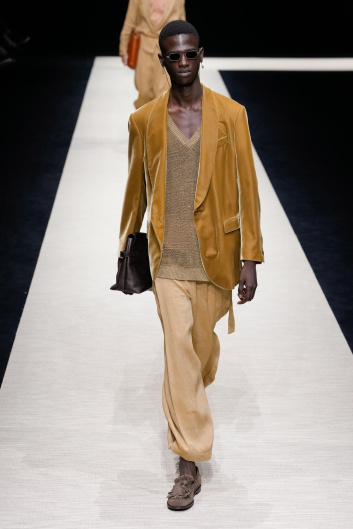 Fotoservizio/SS 2025/MEN/SFILATA/EMPORIO ARMANI/DP2/11