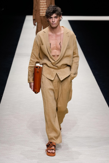 Fotoservizio/SS 2025/MEN/SFILATA/EMPORIO ARMANI/DP2/12